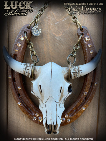 COW SKULL - LUCKY HORSESHOE